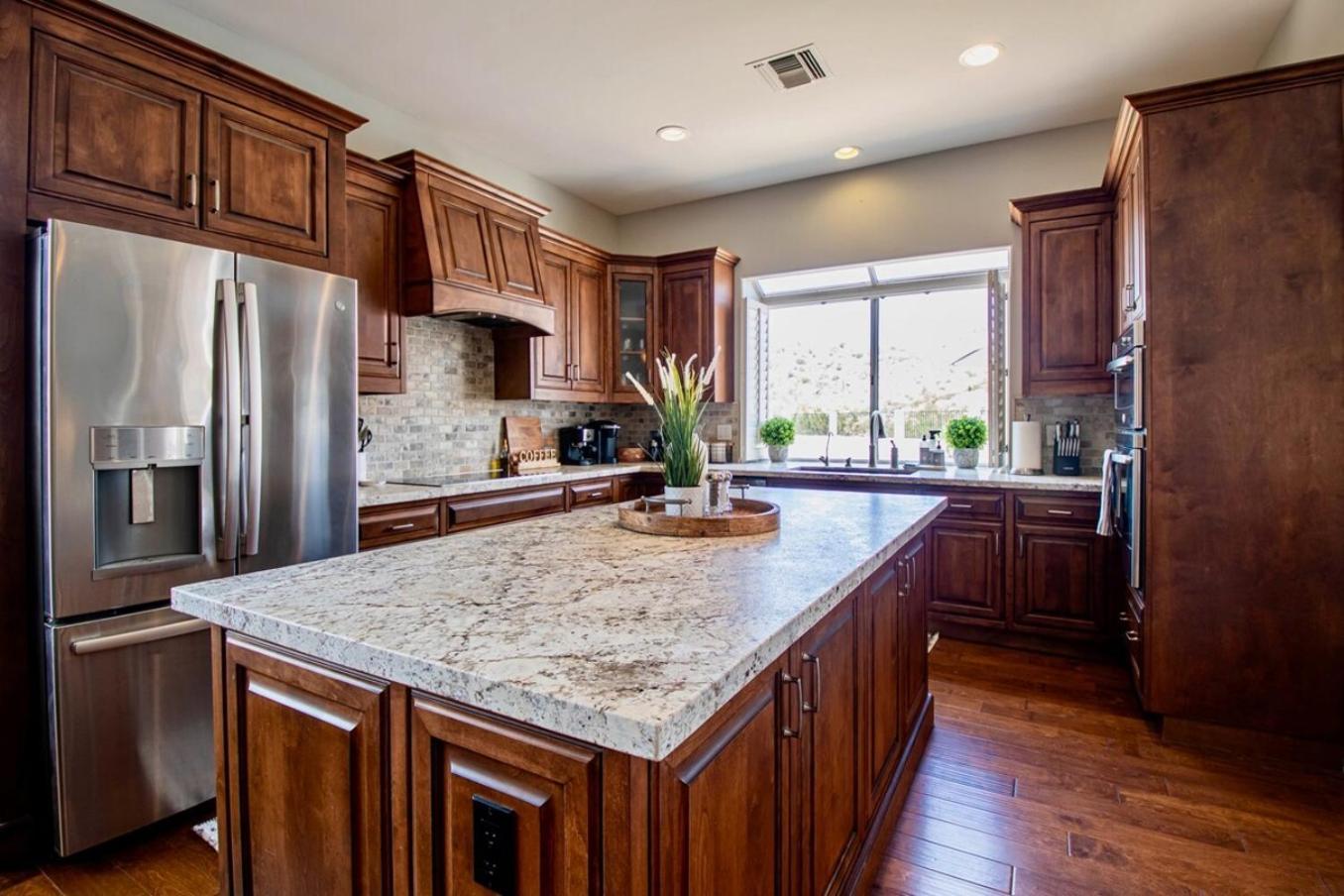 Desert Canyon Retreat W Heated Pool & Desert View Holiday home *